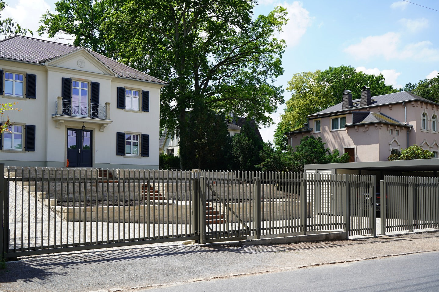 Mobilier de grădină realizat cu balamale și mânere ALUMAX